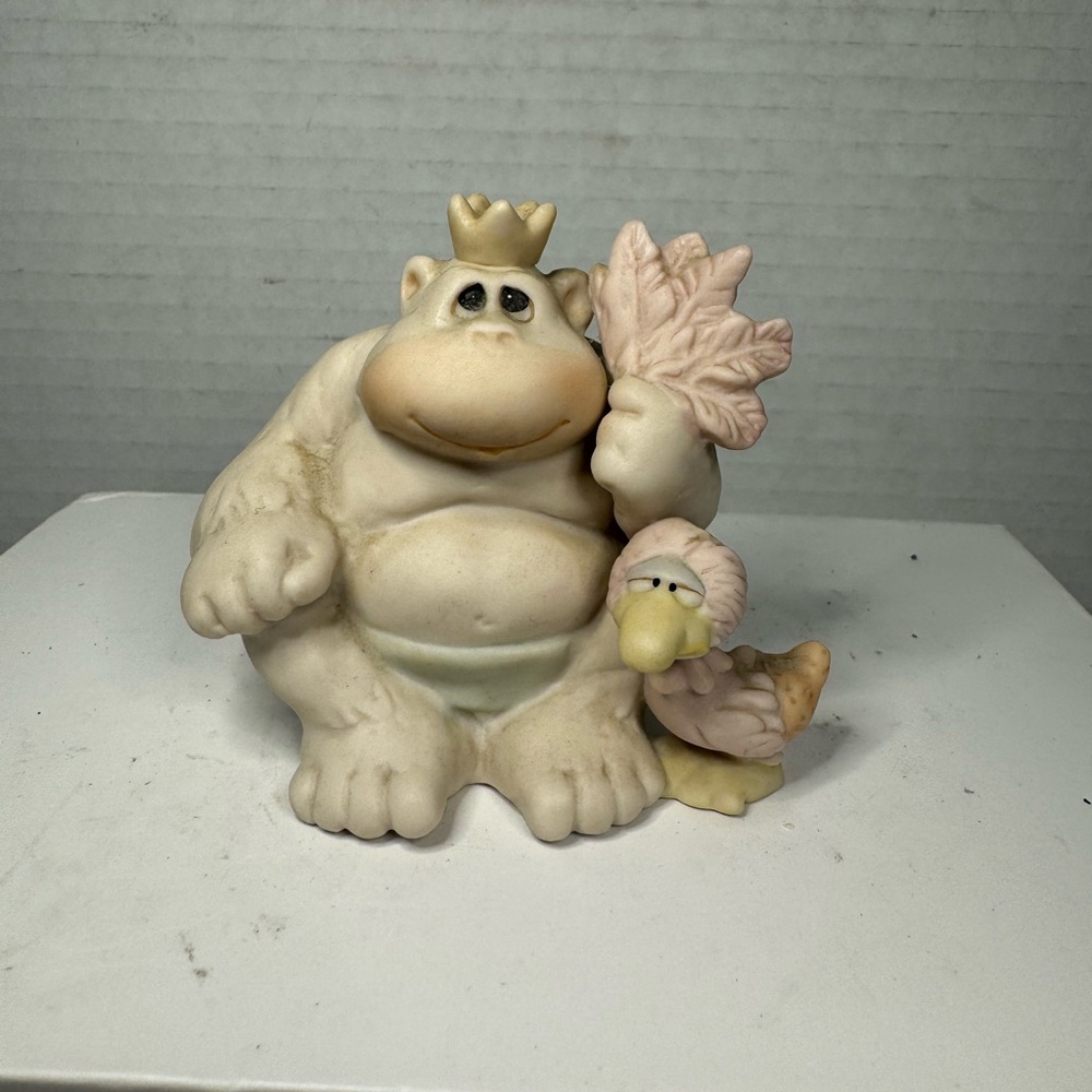 Precious Moments Figure 1989 TO MY FAVORITE FAN Samuel J. Butcher 521043 Enesco